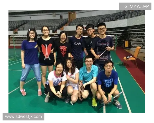 杭州羽毛球队与深圳羽毛球队赛后复盘团队协作的成功与不足分析