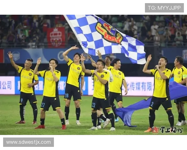 香港足球明星队春季友谊赛盛况回顾与球迷互动精彩瞬间 香港足球明星队春季友谊赛盛况回顾与球迷互动精彩瞬间