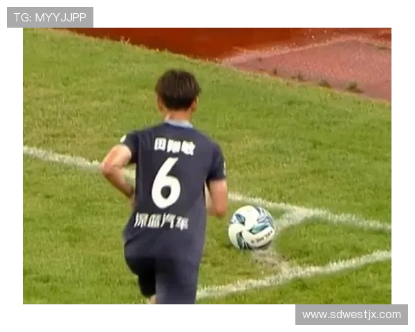 翻跟头的足球明星如何在赛场上展现惊人技巧与魅力