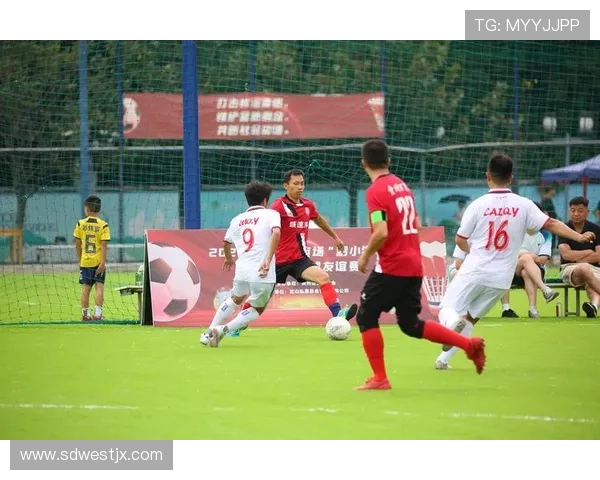 足球明星们的直播日常揭秘与幕后趣事分享